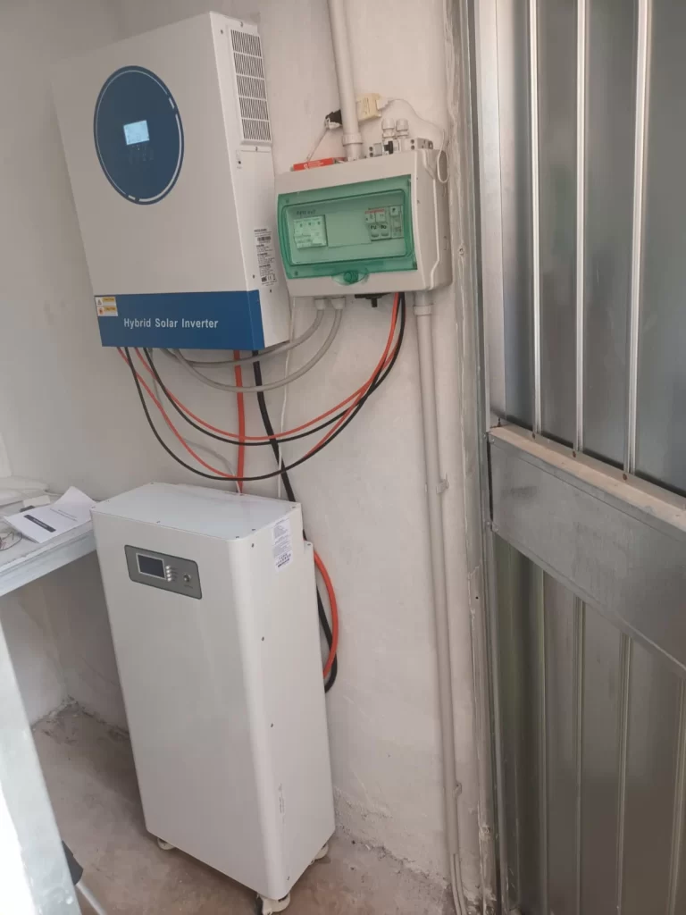 Hybrid inverter inverter & 15kwh lifepo4 battery