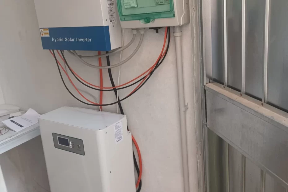 Hybrid inverter inverter & 15kwh lifepo4 battery