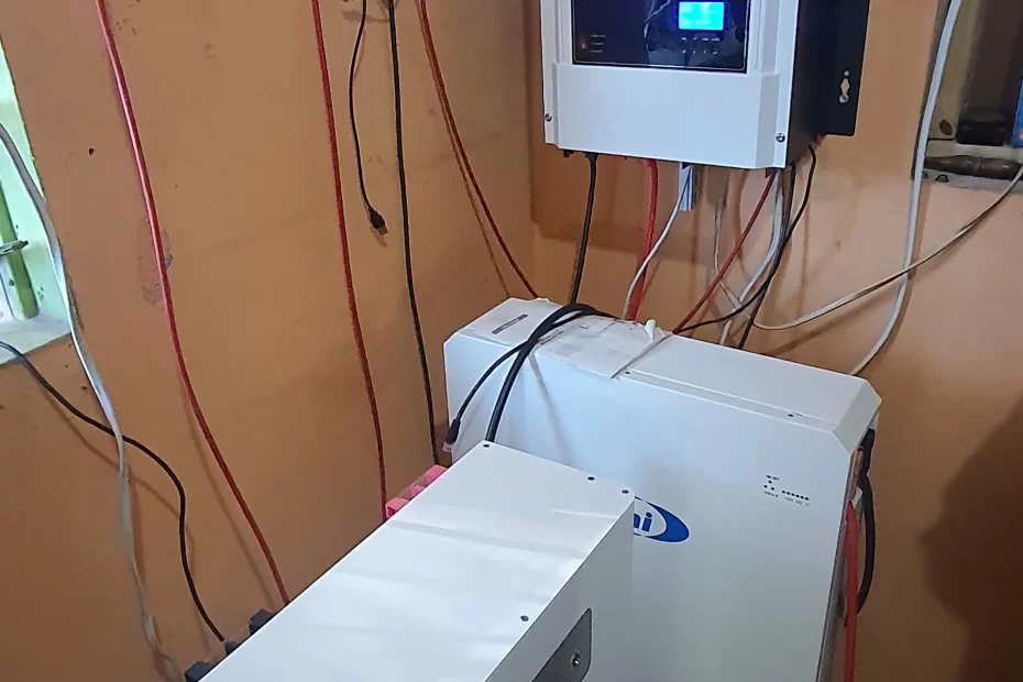 Hybrid inverter inverter & 15kwh lifepo4 battery